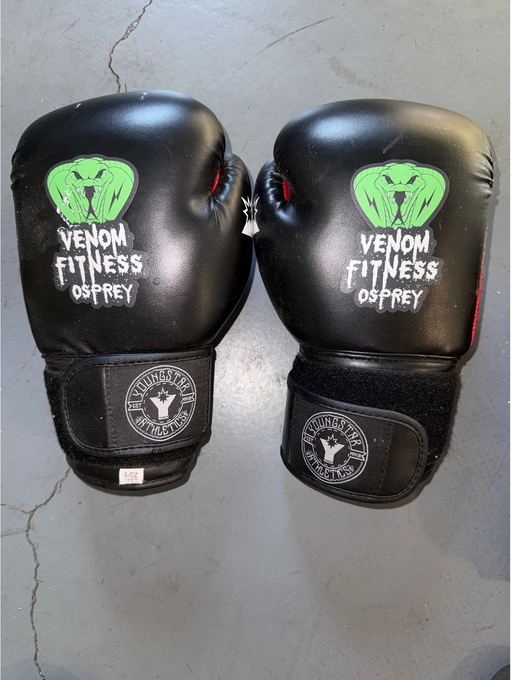 Venom Fitness 8 oz Boxing Gloves EUC